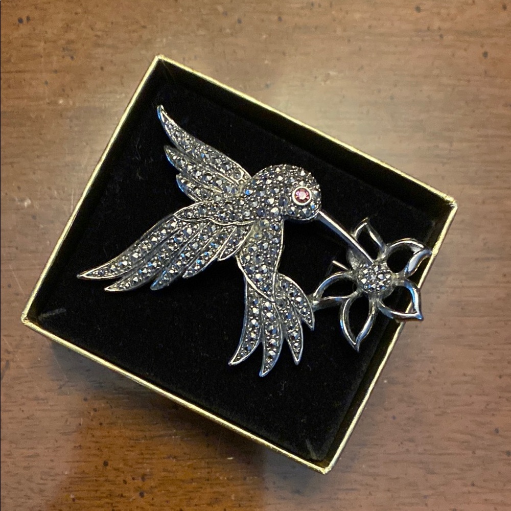 Vintage Avon Fluttering Hummingbird Brooch